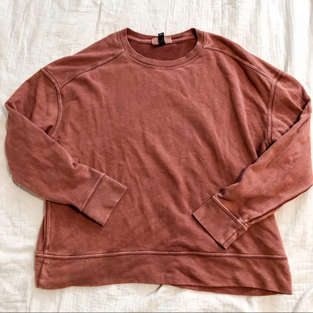 Universal Threads Pink Crewneck - Picture 4 of 8